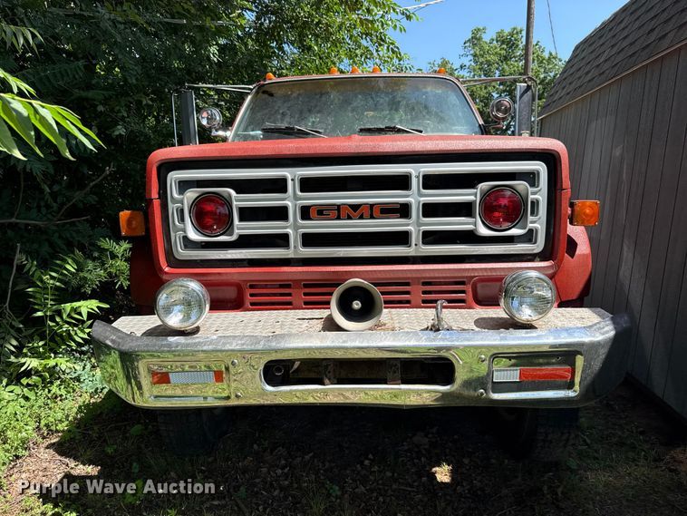 image for item ET6313 1979 GMC 7000 pumper fire truck