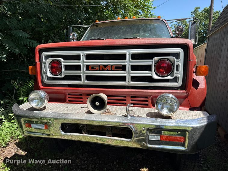 image for item ET6313 1979 GMC 7000 pumper fire truck