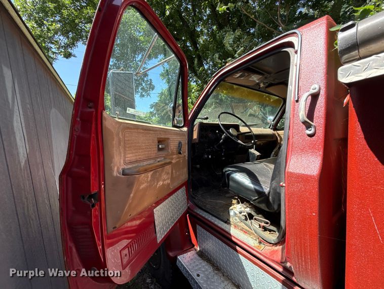 image for item ET6313 1979 GMC 7000 pumper fire truck