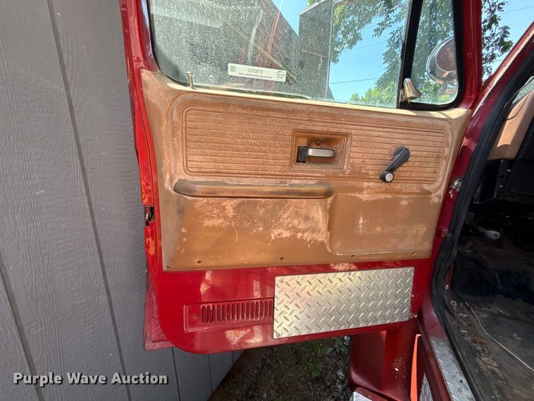 image for item ET6313 1979 GMC 7000 pumper fire truck