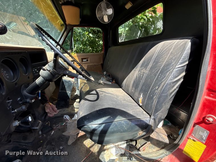 image for item ET6313 1979 GMC 7000 pumper fire truck