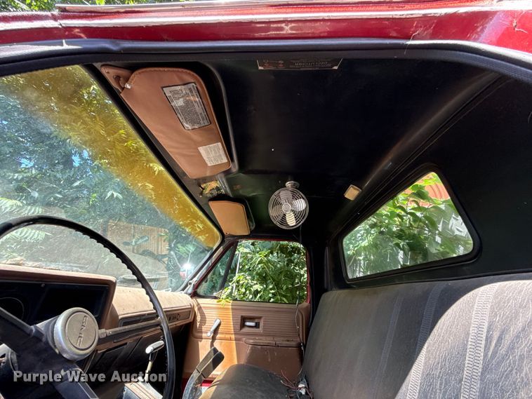 image for item ET6313 1979 GMC 7000 pumper fire truck