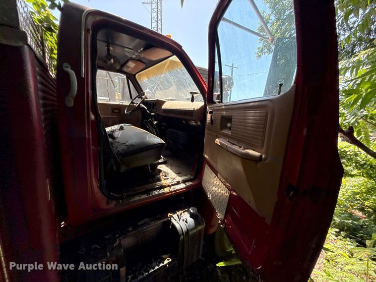 image for item ET6313 1979 GMC 7000 pumper fire truck