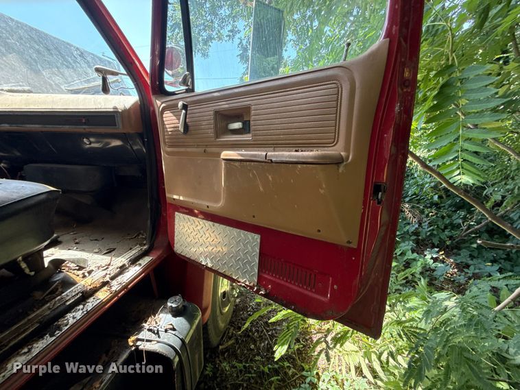 image for item ET6313 1979 GMC 7000 pumper fire truck