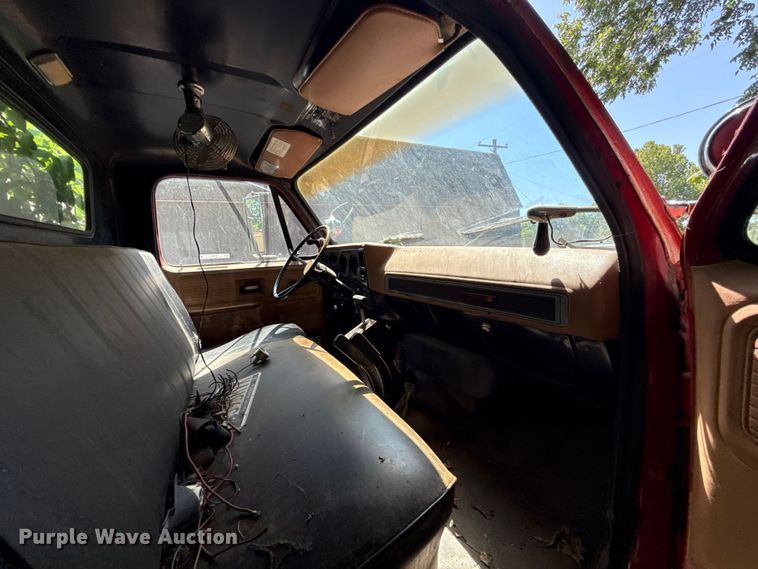 image for item ET6313 1979 GMC 7000 pumper fire truck