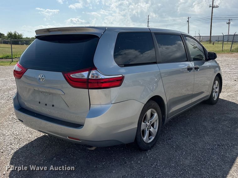 image for item EU5631 2015 Toyota Sienna van