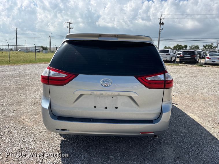 image for item EU5631 2015 Toyota Sienna van