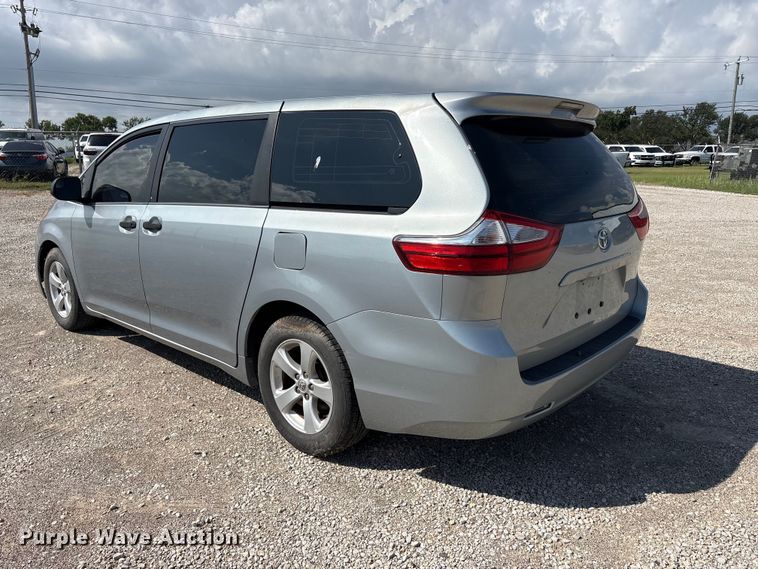 image for item EU5631 2015 Toyota Sienna van