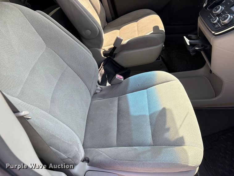 image for item EU5631 2015 Toyota Sienna van