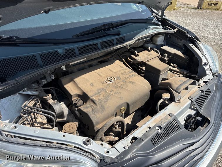 image for item EU5631 2015 Toyota Sienna van