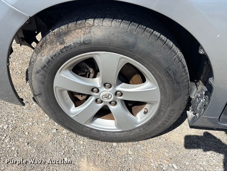 image for item EU5631 2015 Toyota Sienna van