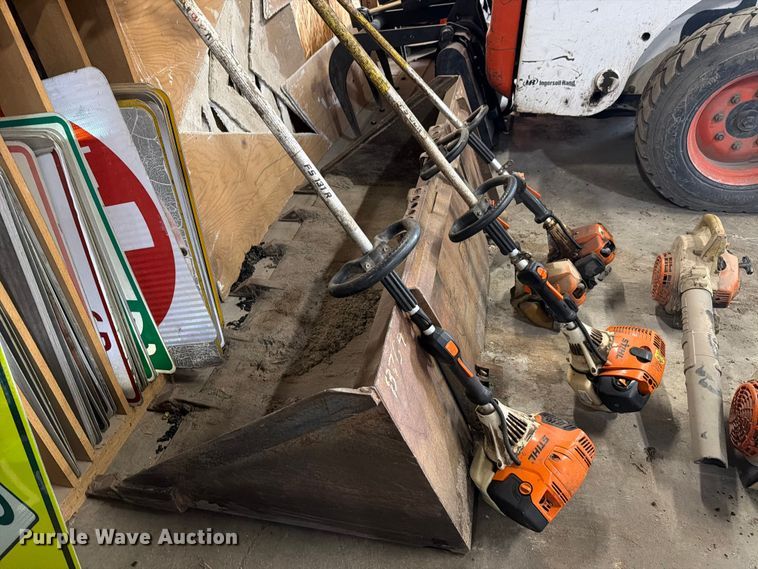image for item EV2348 Lawn equipment