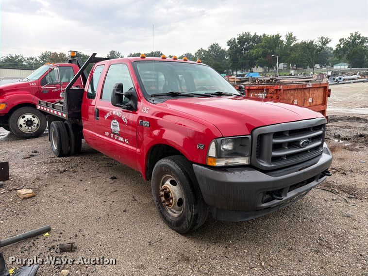 image for item EV2351 2004 Ford F350 Super Duty XL Ext. Cab flatbed pickup truck