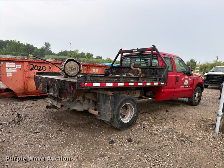 image for item EV2351 2004 Ford F350 Super Duty XL Ext. Cab flatbed pickup truck