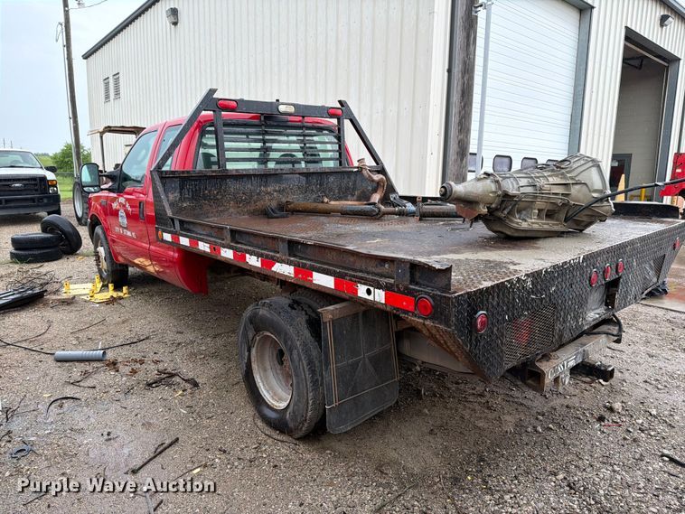 image for item EV2351 2004 Ford F350 Super Duty XL Ext. Cab flatbed pickup truck
