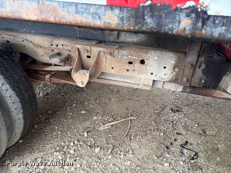 image for item EV2351 2004 Ford F350 Super Duty XL Ext. Cab flatbed pickup truck
