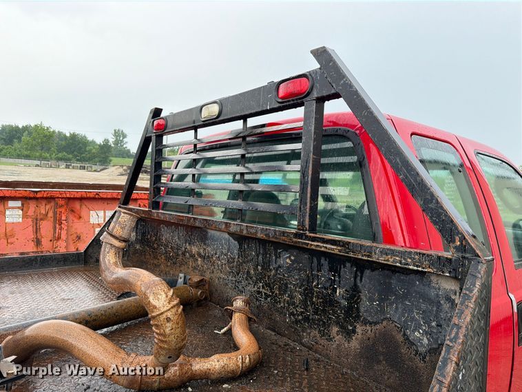 image for item EV2351 2004 Ford F350 Super Duty XL Ext. Cab flatbed pickup truck