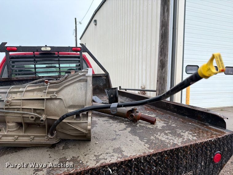 image for item EV2351 2004 Ford F350 Super Duty XL Ext. Cab flatbed pickup truck