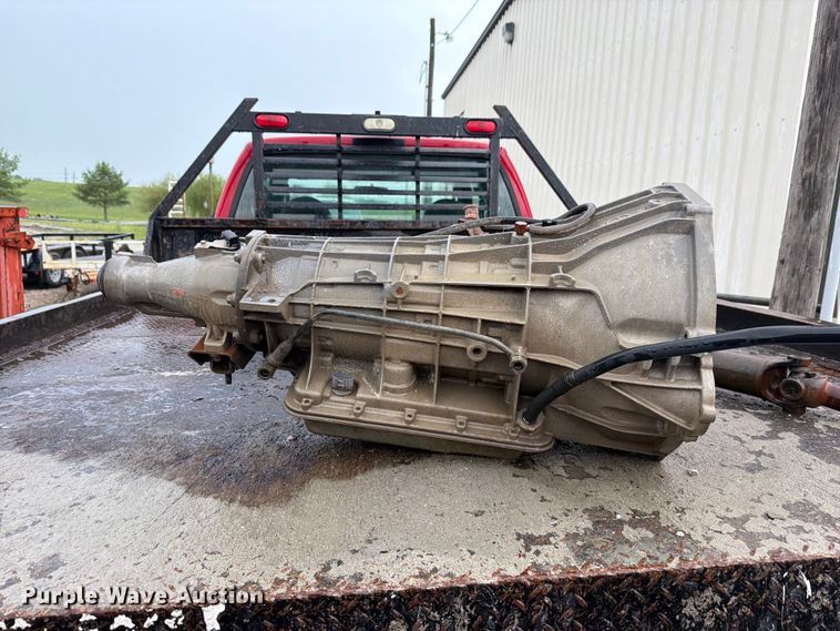 image for item EV2351 2004 Ford F350 Super Duty XL Ext. Cab flatbed pickup truck