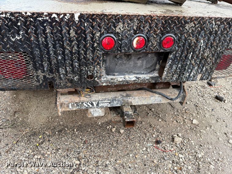 image for item EV2351 2004 Ford F350 Super Duty XL Ext. Cab flatbed pickup truck
