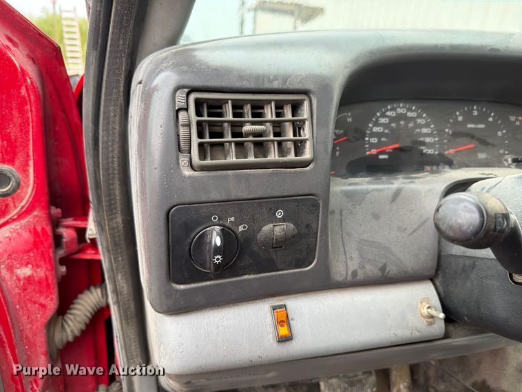 image for item EV2351 2004 Ford F350 Super Duty XL Ext. Cab flatbed pickup truck