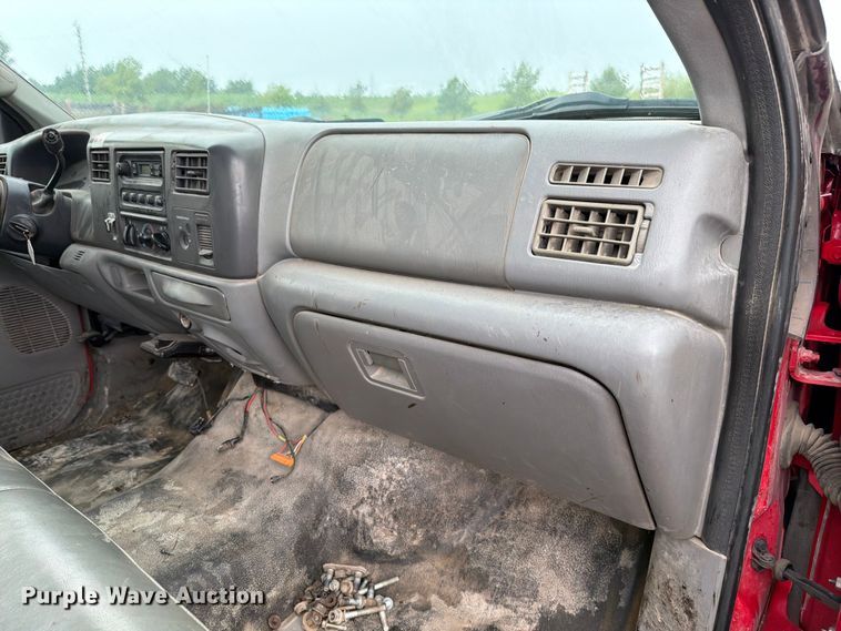 image for item EV2351 2004 Ford F350 Super Duty XL Ext. Cab flatbed pickup truck