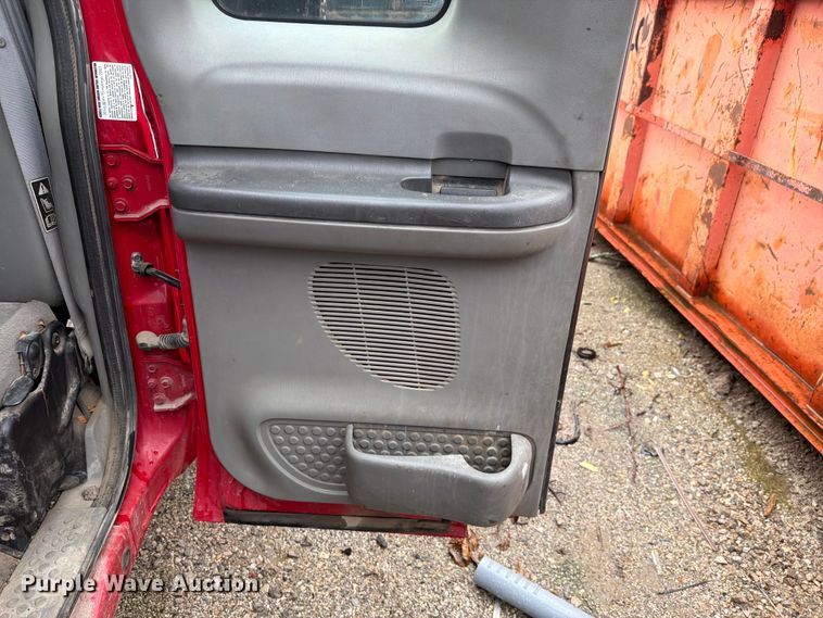 image for item EV2351 2004 Ford F350 Super Duty XL Ext. Cab flatbed pickup truck