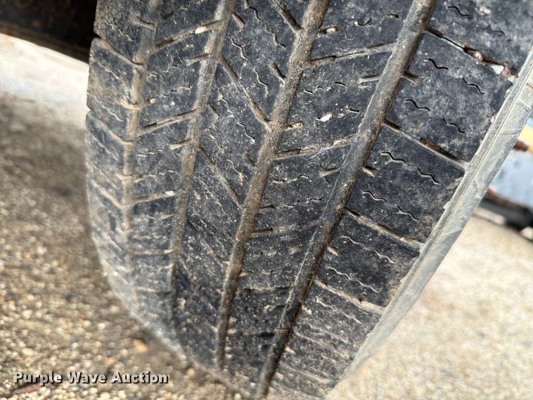 image for item EV2351 2004 Ford F350 Super Duty XL Ext. Cab flatbed pickup truck