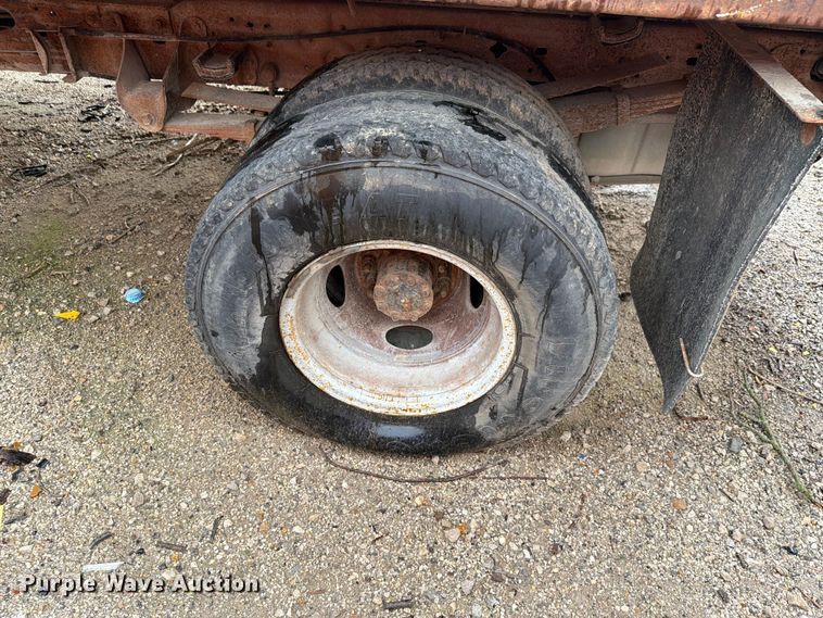 image for item EV2351 2004 Ford F350 Super Duty XL Ext. Cab flatbed pickup truck