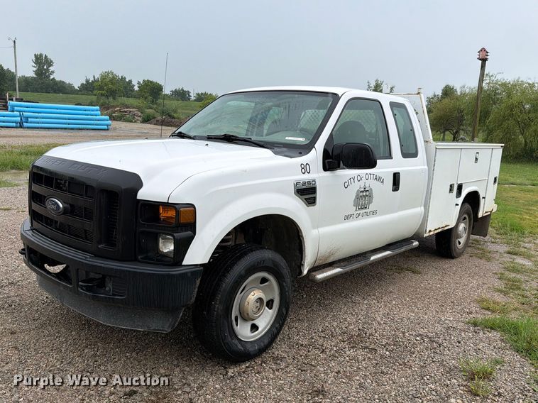 2008 Ford F250 Super Duty XL Ext. Cab utility bed pickup truck