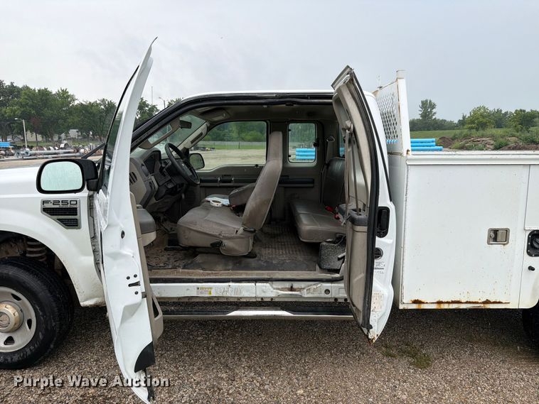 image for item EV2352 2008 Ford F250 Super Duty XL Ext. Cab utility bed pickup truck