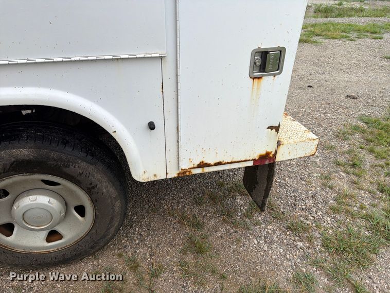 image for item EV2352 2008 Ford F250 Super Duty XL Ext. Cab utility bed pickup truck