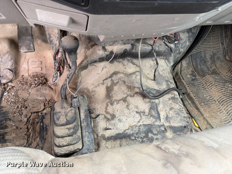image for item EV2352 2008 Ford F250 Super Duty XL Ext. Cab utility bed pickup truck