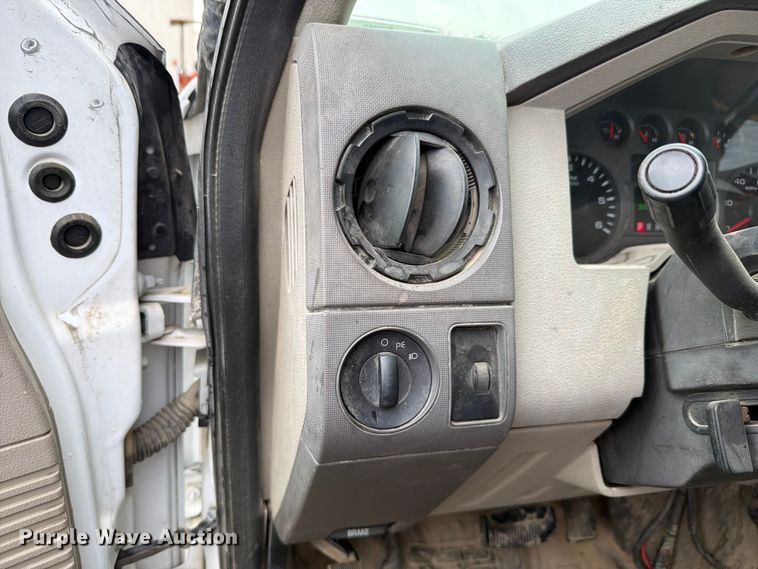 image for item EV2352 2008 Ford F250 Super Duty XL Ext. Cab utility bed pickup truck