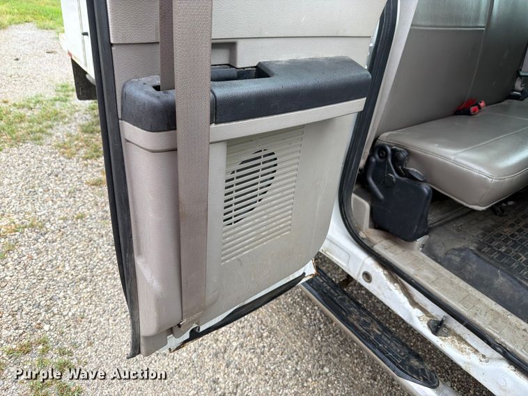 image for item EV2352 2008 Ford F250 Super Duty XL Ext. Cab utility bed pickup truck