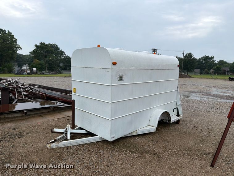 Enclosed cargo trailer