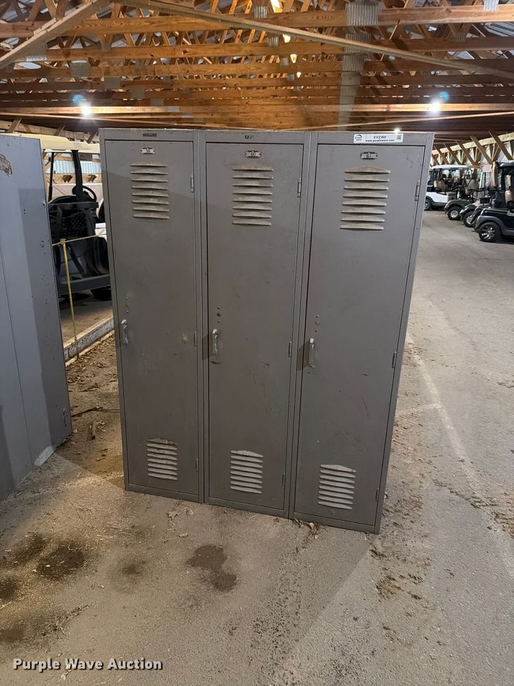(6) metal locker units