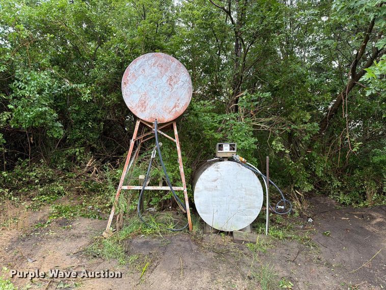 (2) fuel tanks