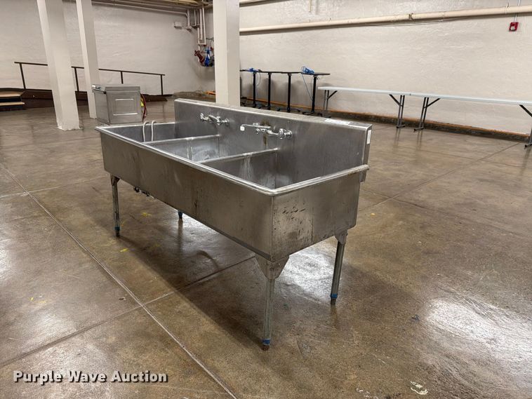 Stainless steel sink