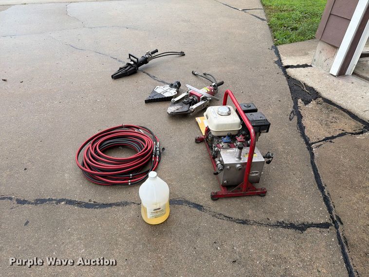 image for item EV2368 Champion Jaws of Life rescue tool