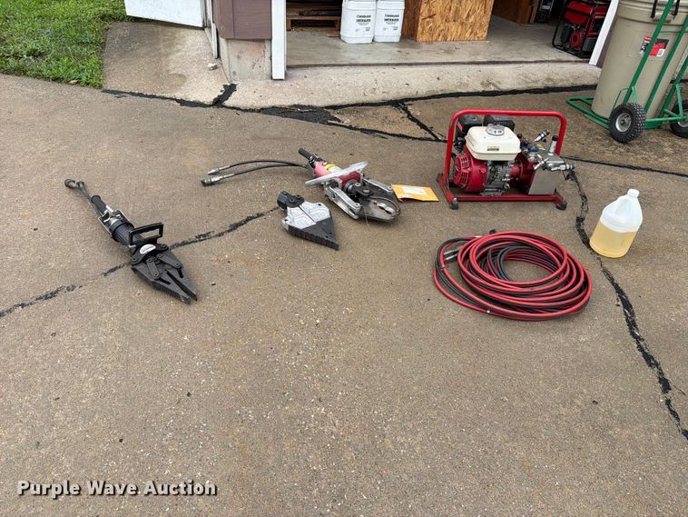 image for item EV2368 Champion Jaws of Life rescue tool