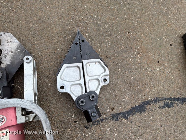 image for item EV2368 Champion Jaws of Life rescue tool