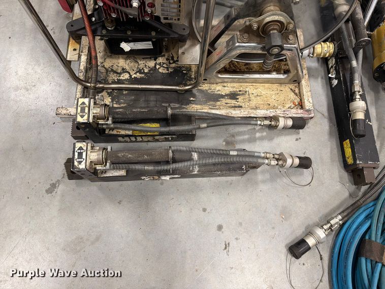 image for item EV2456 Hurtst rescue equipment