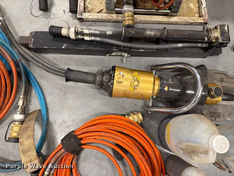 image for item EV2456 Hurtst rescue equipment