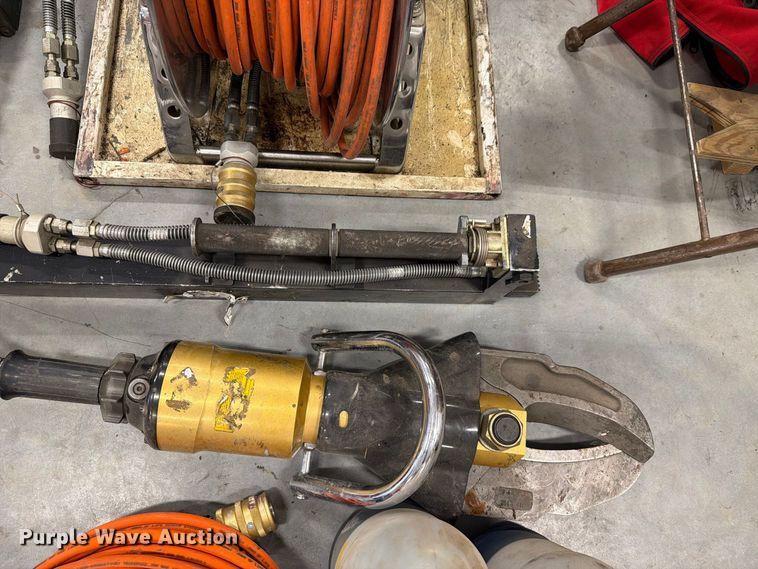 image for item EV2456 Hurtst rescue equipment