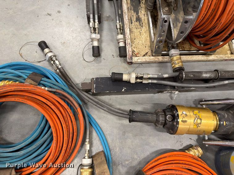 image for item EV2456 Hurtst rescue equipment