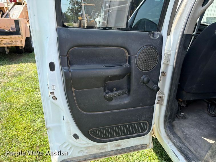 image for item EV2468 2002 Dodge Ram 1500 Ext. Cab pickup truck