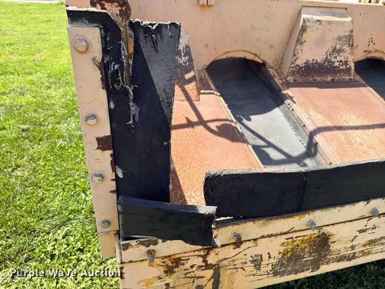 image for item EV2469 1971 Enryte chip spreader