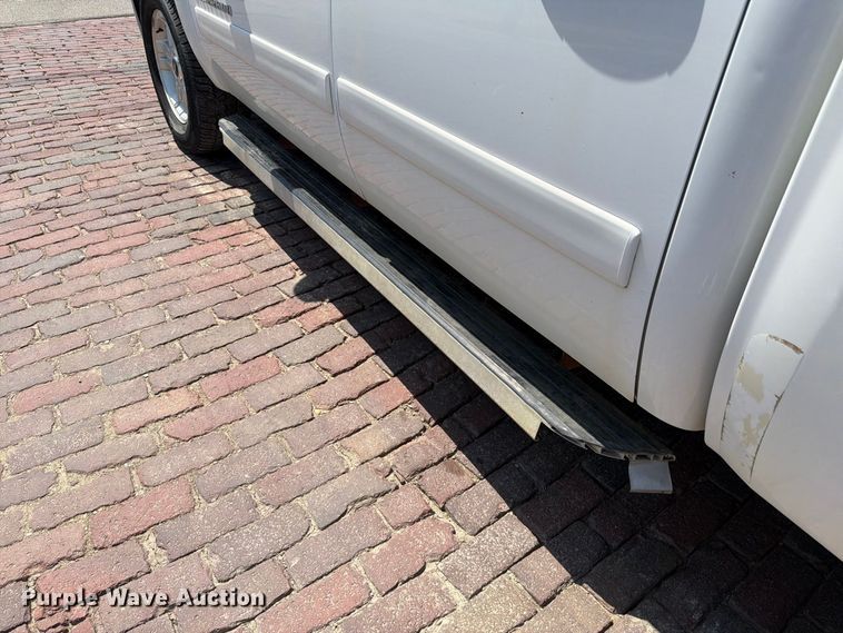 image for item EV2473 2008 Chevrolet Silverado 1500 Crew Cab pickup truck