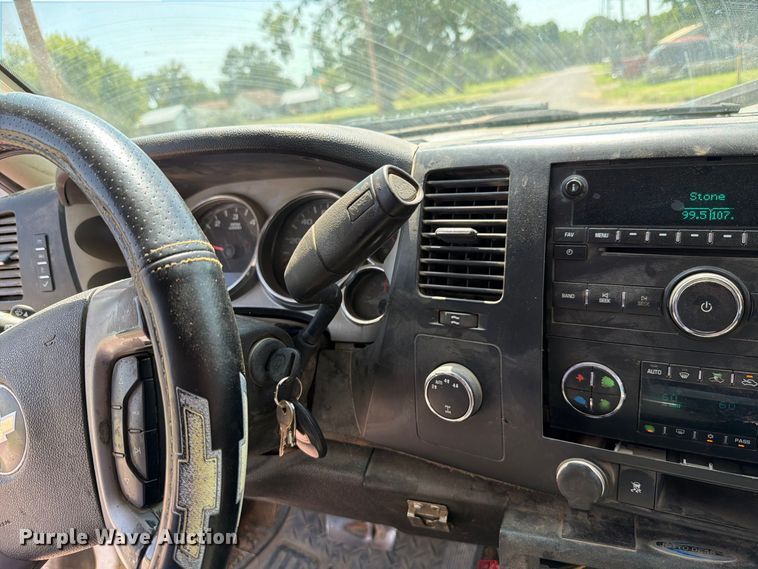 image for item EV2473 2008 Chevrolet Silverado 1500 Crew Cab pickup truck